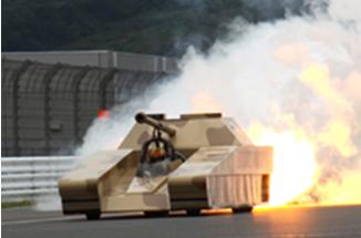 「F1より速い戦車「シークレットウェポン」のぶっとび動画」の1枚目の画像