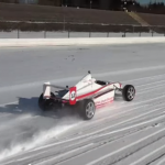 「F1ドライバーだってビビる!? ニュルブルクリンクでフォーミュラカーが雪上アタック！【動画】」の2枚目の画像ギャラリーへのリンク