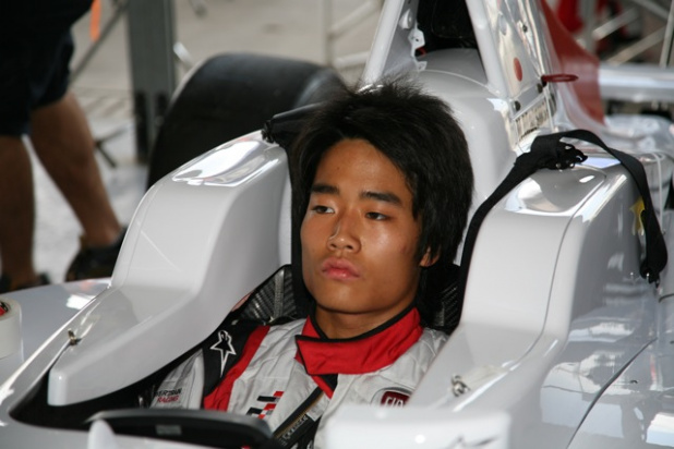 「17歳の日本人高校生が中国のフォーミュラレースで表彰台に上がった！」の2枚目の画像