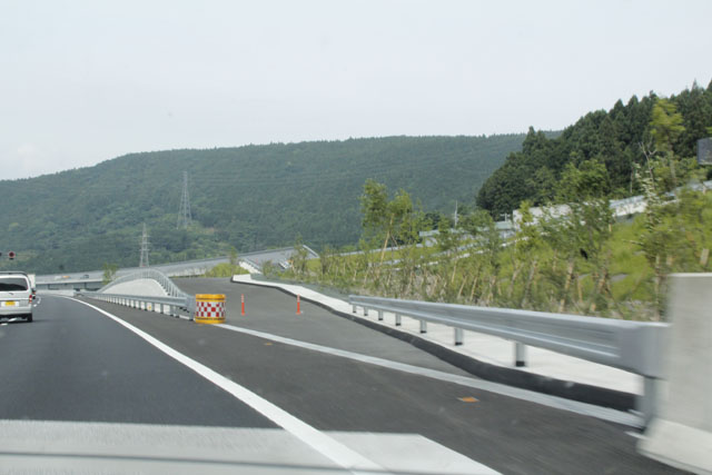 新東名覆面警告看板 画像 新東名を1往復して出会ったパトカーの台数は Clicccar Com