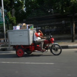 「ジャカルタにはバジャイ（BAJAJ）という三輪車が走っています【インドネシア自動車事情】」の1枚目の画像ギャラリーへのリンク