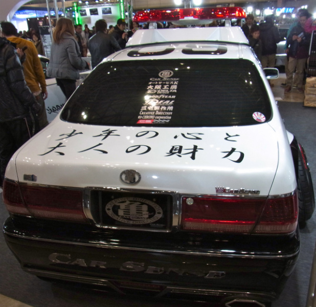 「取り締まり強化!? 会場内まで検問しに来たクラウンパトカー【東京オートサロン2012】」の4枚目の画像