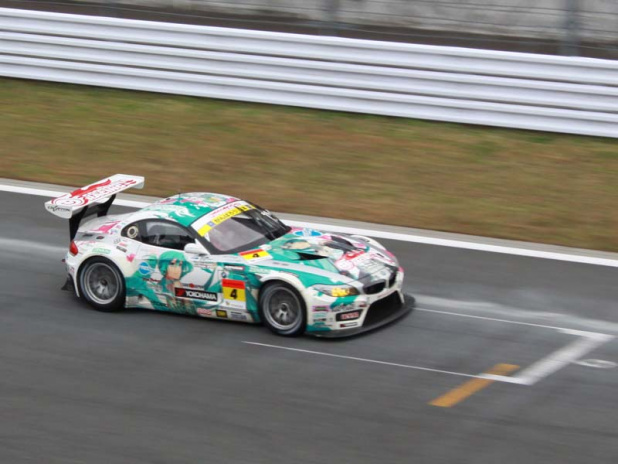 「GT300第1レース、初音ミクBMW谷口信輝ロケットスタートの瞬間【痛車 JAF-GP 富士スプリントカップ】」の16枚目の画像