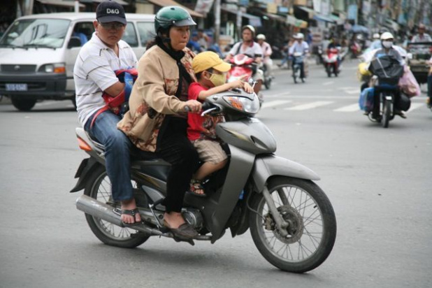「ベトナムではバイクの乗り方でお嬢様度合いがわかります【ベトナムバイク事情】」の3枚目の画像