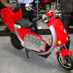 【EV JAPAN】電動バイクもオシャレ時代!?　手軽でかわいいイタリア生まれのエコな靴 - スカルピーナ１