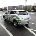 【大阪オートメッセ2011】世界初(だと思う)日産リーフのタクシーが走り出す瞬間の映像 - 大阪オートメッセリーフタクシー1