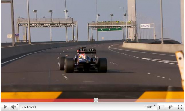 「F1マシンがオーストラリアの公道を激走【マーク・ウェーバー】」の1枚目の画像