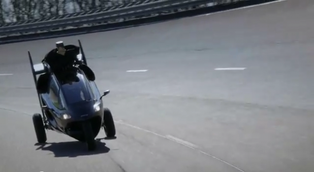 「空も飛べるスポーツカー、オランダの会社が試験飛行に成功！」の1枚目の画像