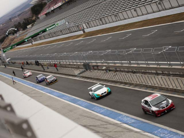 「メルセデスSLS GT3、BMW Z4 GT3が富士を走った！【スーパー耐久公開テスト】」の3枚目の画像