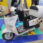カートリッジ式電池を使う電動スクーターがこっそりデビュー【東京オートサロン2012】 - haunt01