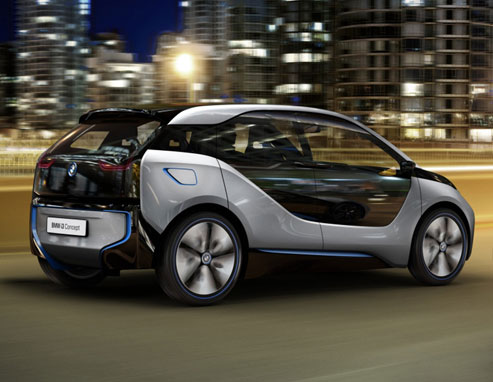 「BMWの電気自動車「i3 Concept」はイマドキのEV風ですが20年前に原型があった！」の2枚目の画像