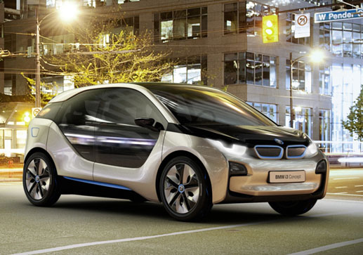 「BMWの電気自動車「i3 Concept」はイマドキのEV風ですが20年前に原型があった！」の1枚目の画像