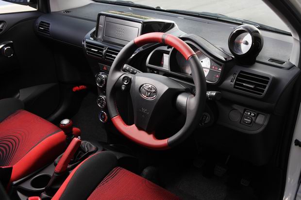 Iq Grmnsc004 画像 3ナンバー 355万円のトヨタiq Grmn スーパーチャージャー は100台限定発売 Clicccar Com