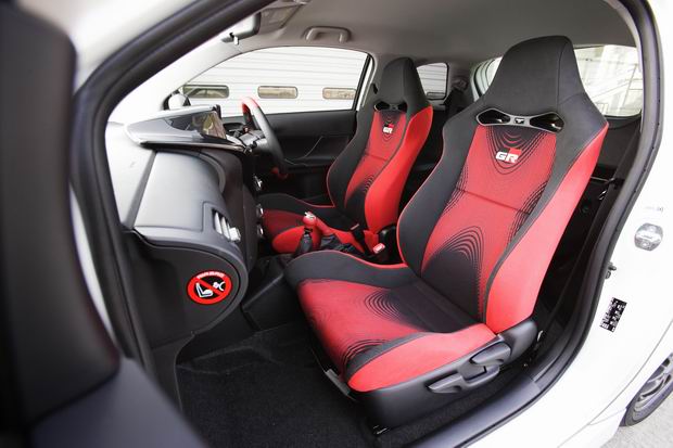 3ナンバー 355万円のトヨタiq Grmn スーパーチャージャー は100台限定発売 Clicccar Com