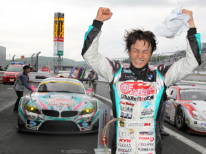 GSR初音ミクBMW、クラス優勝の瞬間を激写【スーパーGT2012】第2戦富士