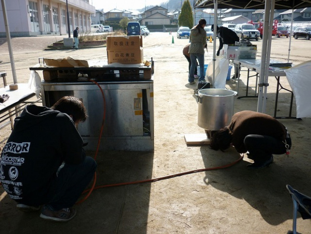 「被災地に物資を運ぶ！　温かい食事、娯楽も必要とされてます。vol.2【東日本大震災】」の2枚目の画像