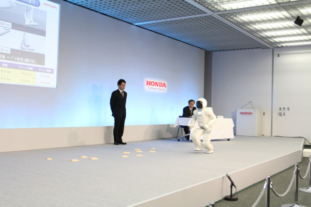 「ホンダ『ASIMO type R』ともいえるほど進化した新型アシモ発表（※ただし原発での作業は…）」の6枚目の画像