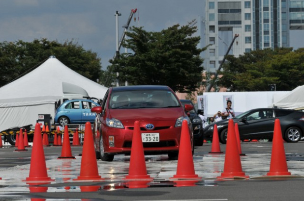 「クルマ好きが安全運転を指導する画期的イベントを開催。しかも無料」の1枚目の画像