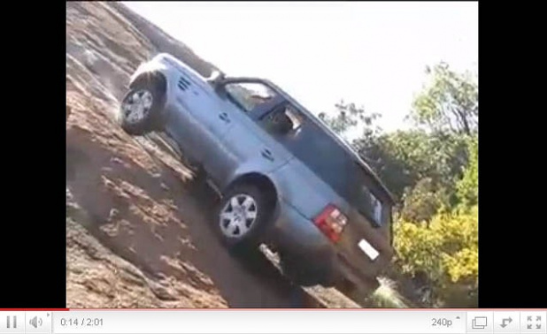 「気合いがあれば、SUVってこんな崖も登れるみたいです【動画】」の1枚目の画像