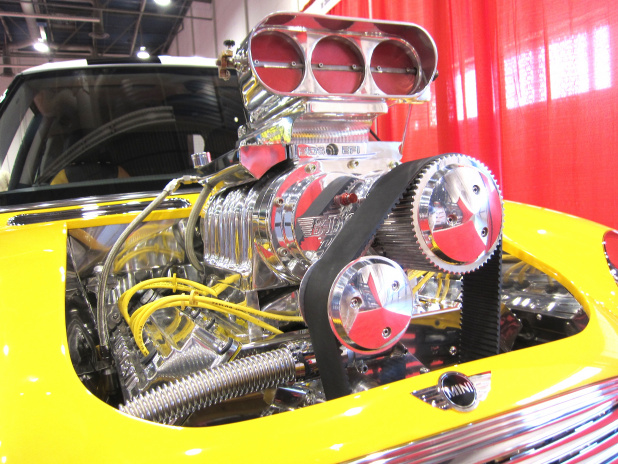 「旧車に最新エンジン! 風変わりなエンジンスワップを発見!! 【SEMAショー2011】」の4枚目の画像