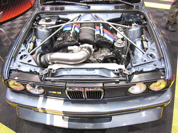 「旧車に最新エンジン! 風変わりなエンジンスワップを発見!! 【SEMAショー2011】」の7枚目の画像