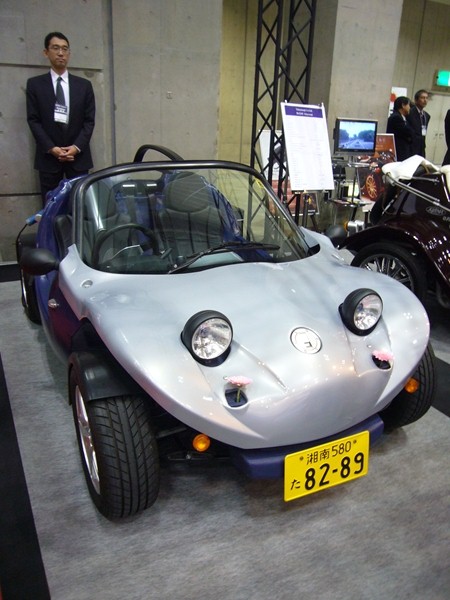 「【EV JAPAN】これ欲しい！　フランス2シーターベースの超コンパクトEVが登場！」の1枚目の画像