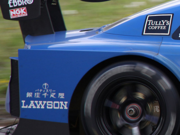 「GT-Rのリアフェンダーは意外なスポンサーが多いという事実【スーパーGT2012】第2戦富士500km GT500クラス」の3枚目の画像