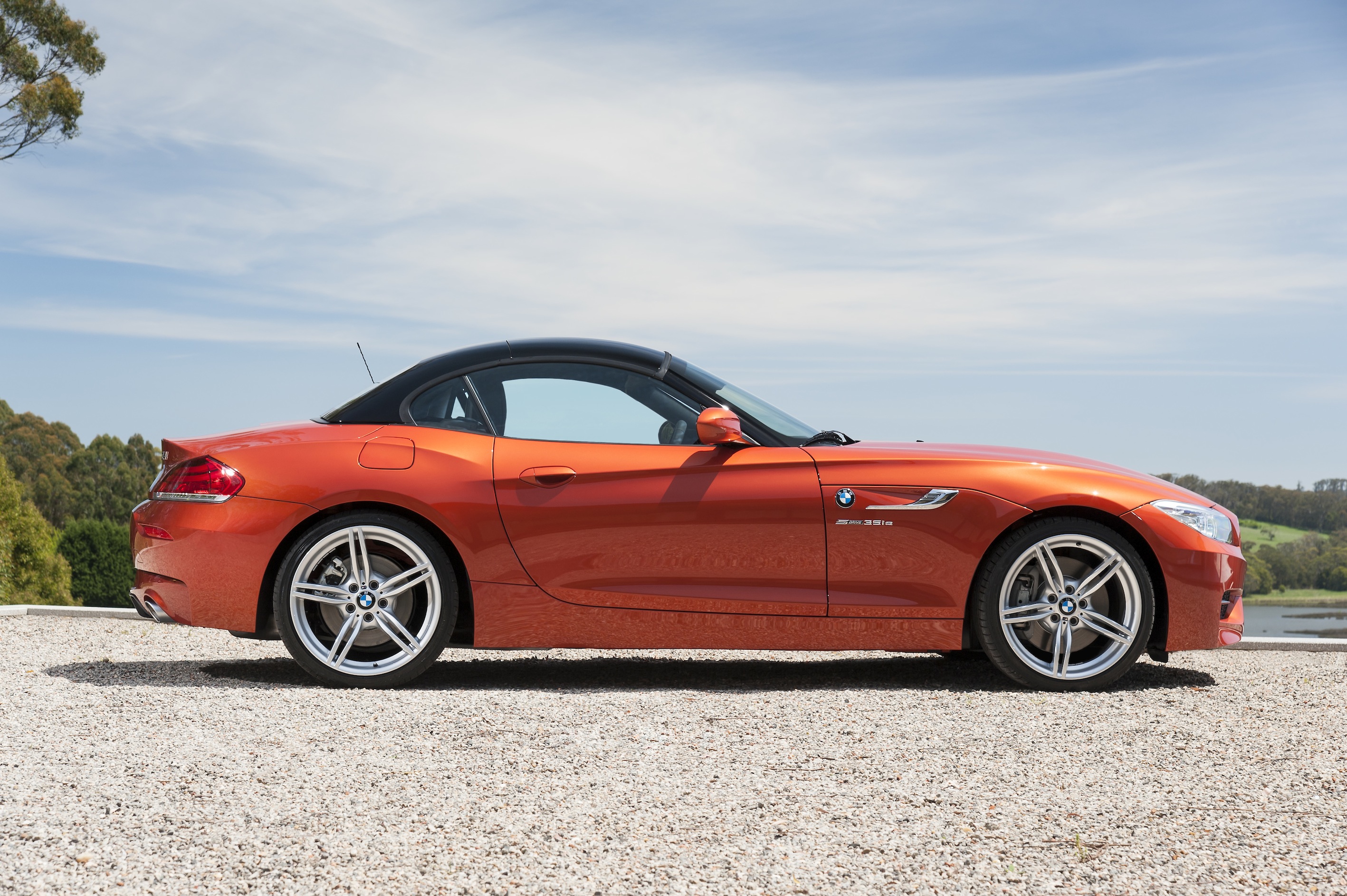 BMW「Z4」画像ギャラリー マイナーチェンジで色気を増したZ4 | clicccar.com(クリッカー)