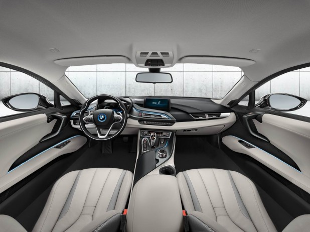BMW i8画像ギャラリー ─ 1.5LのHVで2000万円級の新世代スーパーカー  clicccar.com 