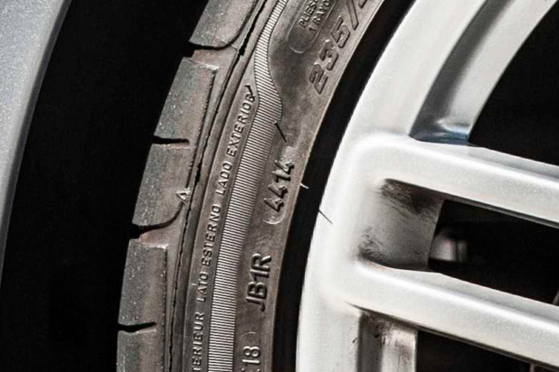 正しいタイヤの保管方法はタテ積み それともヨコ積み Clicccar Com