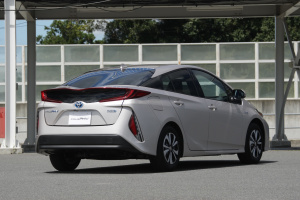 新型プリウスphvは オリジナルのプリウスと顔もお尻も違う Clicccar Com