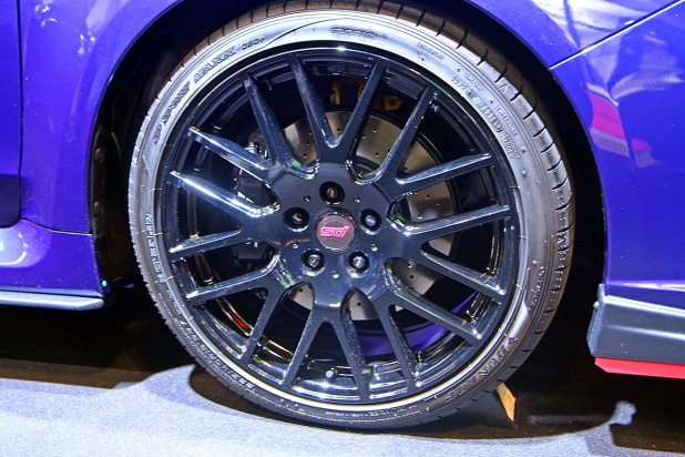 東京オートサロン17 Stiの提案するレヴォーグsti Sportに発売予定のnewアイテムを発見 Clicccar Com