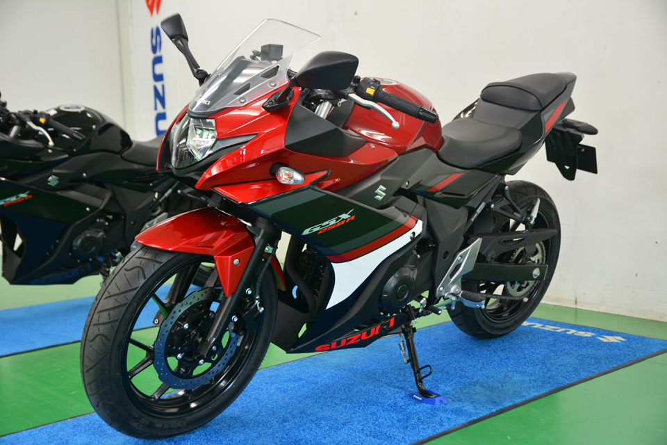 誰がどう見たってかっこいい スズキ Gsx250r を見てきた Clicccar Com