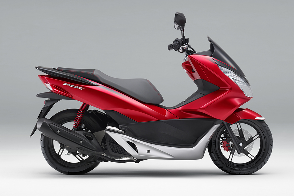 なんでもできちゃうスクーター ホンダ Pcx Pcx150 にニューカラーが追加 Clicccar Com