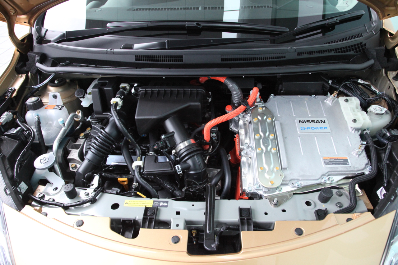 日産・ノートePOWERの「ワンペダル」ドライブの魅力と秘密とは？ ｜ 20161109Note ePower