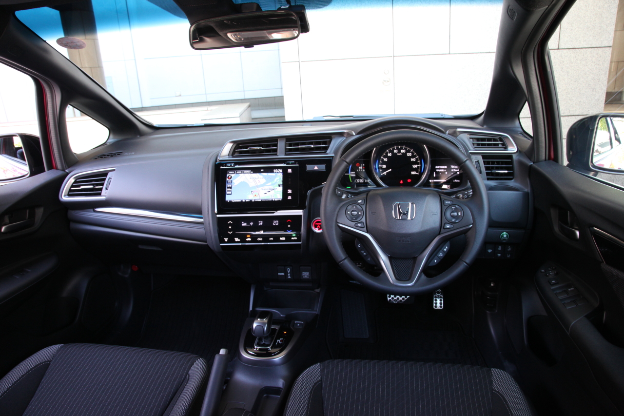 ずいぶん性格が異なるハイブリッドlとハイブリッドs オススメは ホンダ フィット ハイブリッド試乗 Clicccar Com