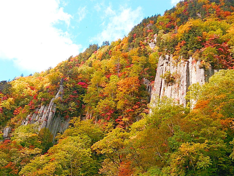 北海道の紅葉がはじまった クルマで行ける紅葉スポットをご紹介します 車中泊女子の全国縦断記 Clicccar Com