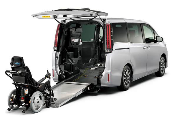 何かと面倒な車いすの乗降を飛躍的に省力化させたワンタッチ固定装置仕様 進化する福祉車両 ウェルキャブ Clicccar Com