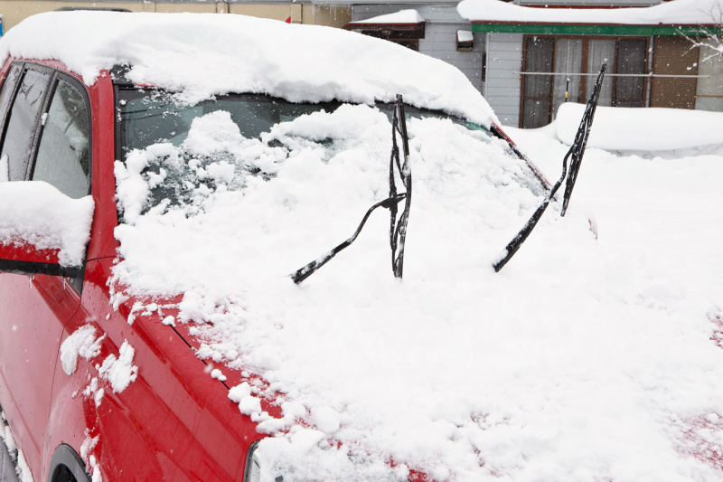 豆知識 雪の日に駐車するならワイパーを立てたほうが良いって本当 Clicccar Com