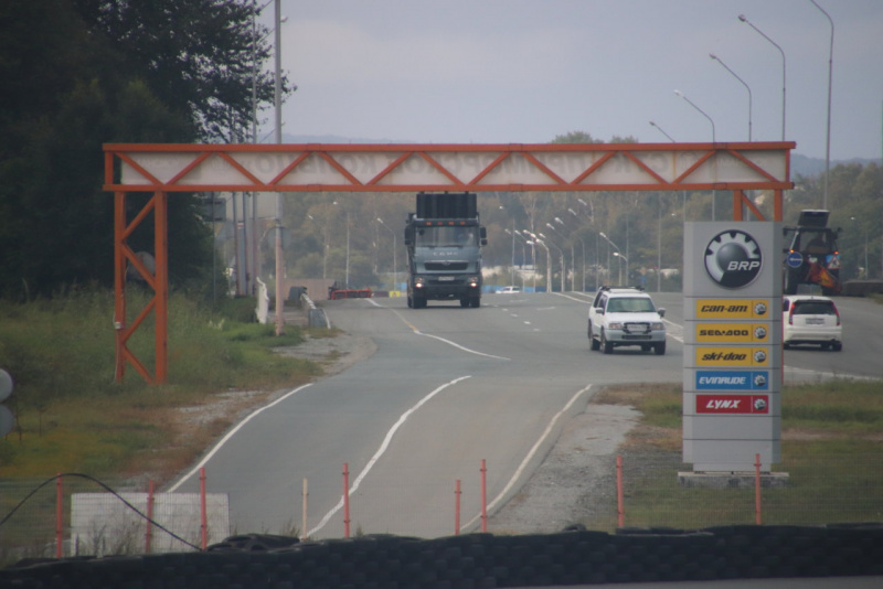 なぜ右側通行の国で右ハンドルばかり ロシアのその辺のクルマ事情を見てきました Clicccar Com