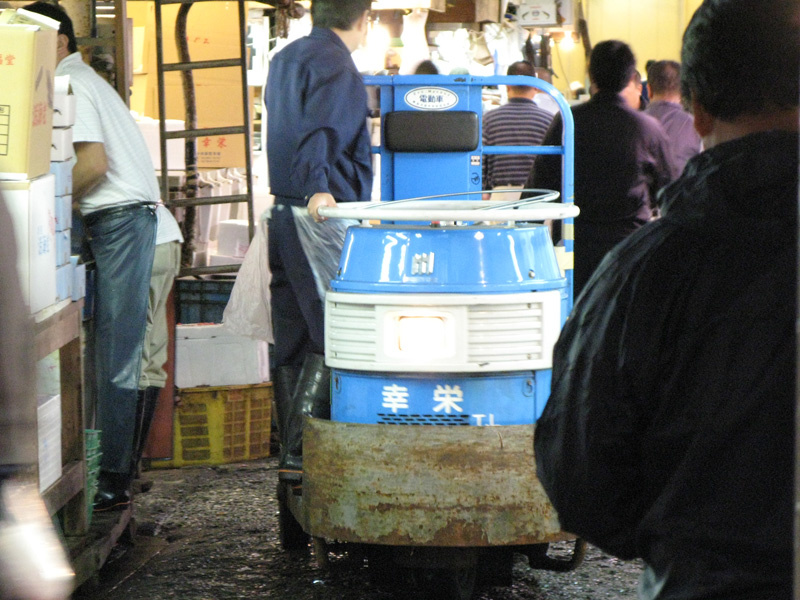 築地市場から豊洲への大移動で話題のターレーってどんな乗り物 公道を走れるの Clicccar Com