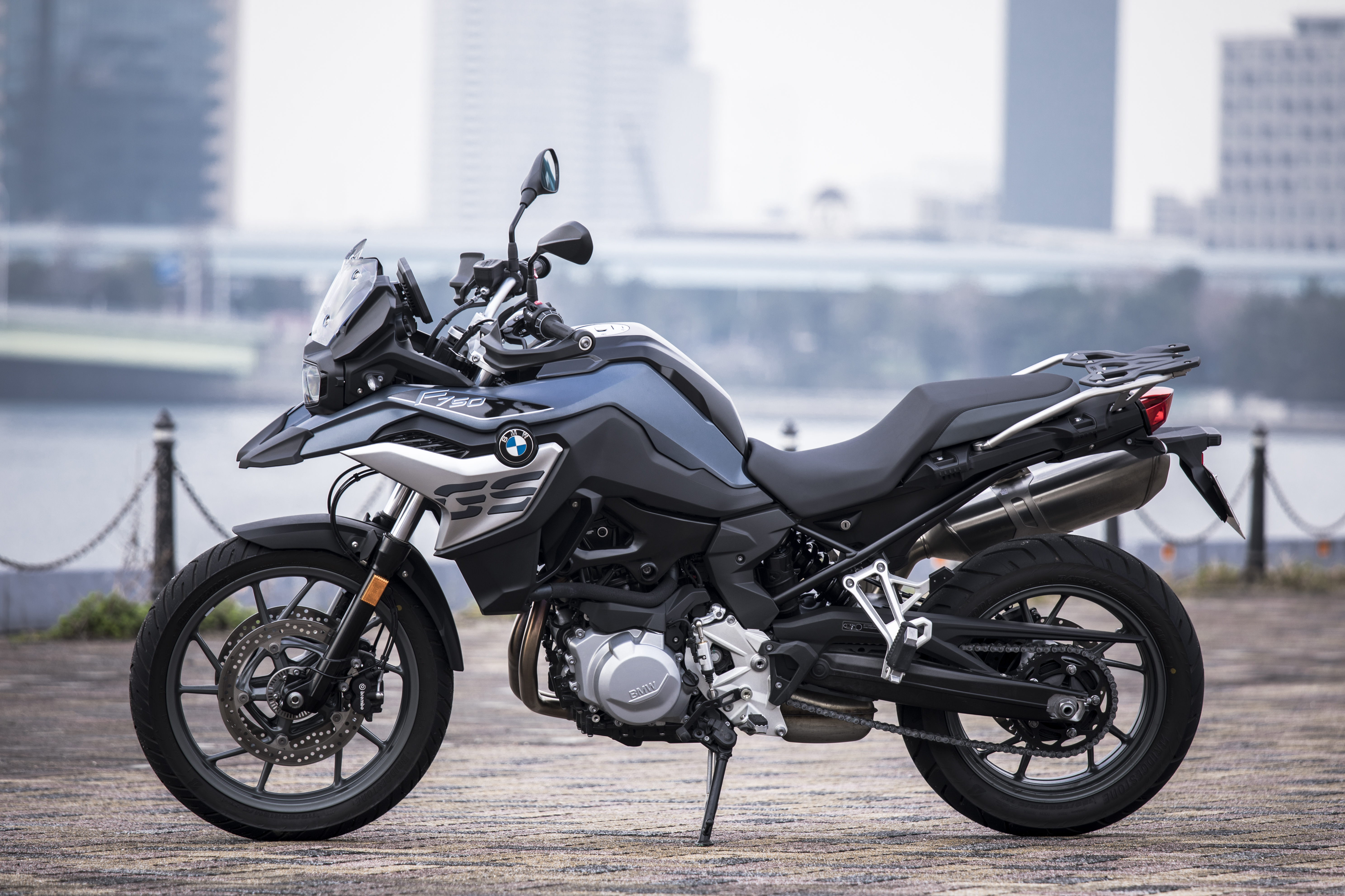 Bmw F750gs 試乗レポート 逆回転270度クランクが心地良いパルス感 Clicccar Com