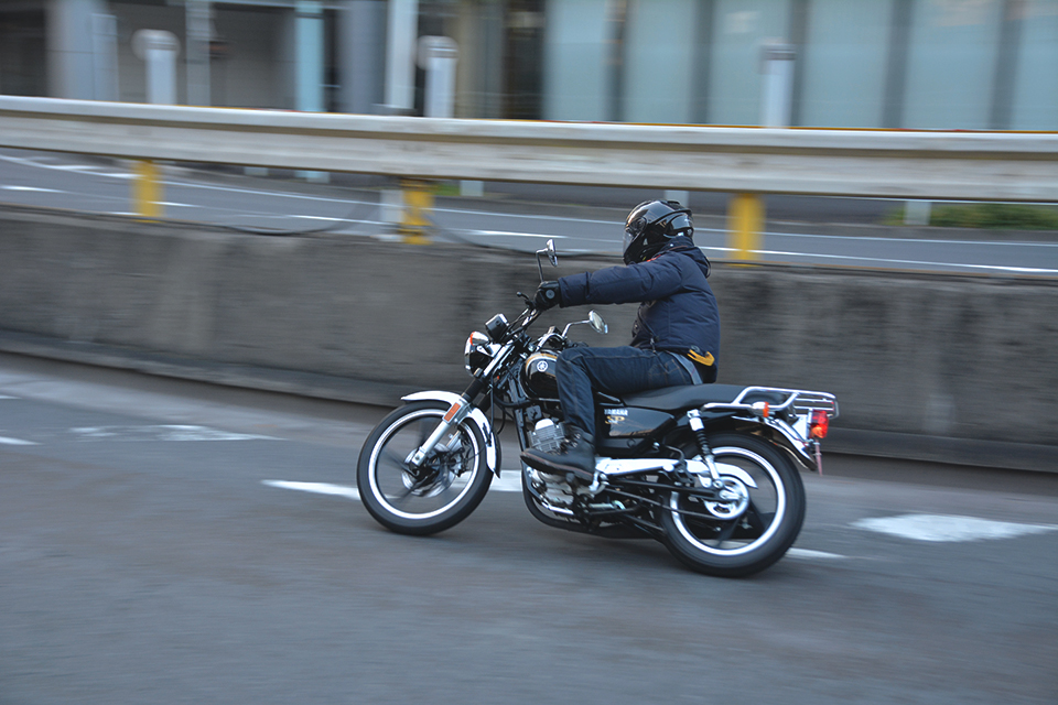 ヤマハyb125spはスクーター並みに気軽に乗れて街乗りが5倍楽しくなる激安125だった Clicccar Com