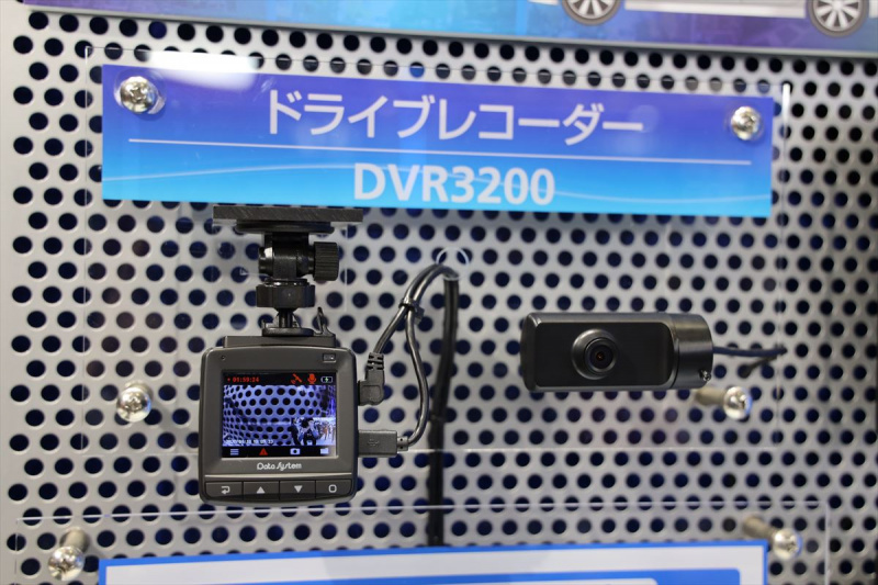 後方カメラ対応ドライブレコーダー　DVR3200