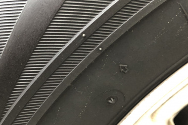 履きっぱなしは禁物 タイヤの寿命はここで分かる 誰でもできるカーメンテ Clicccar Com